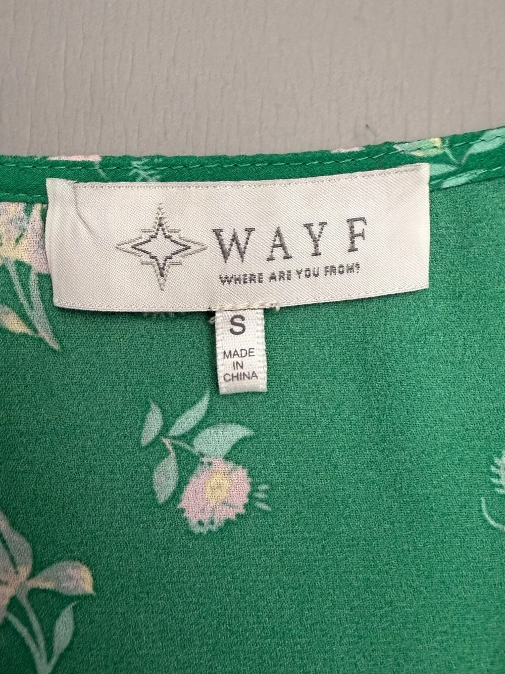 WAYF Floral Ruffle Sleeveless Blouse Green White Peplum Top Women’s Size S - Picture 8 of 12